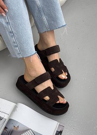 Шоколадні замшеві шльопанці