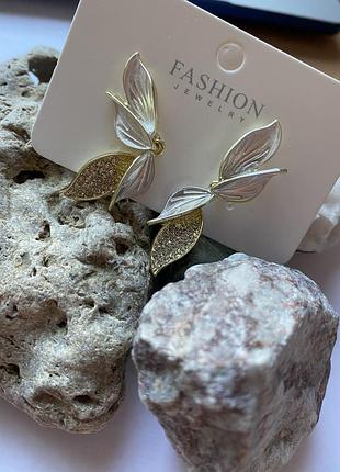 Серьги листьев