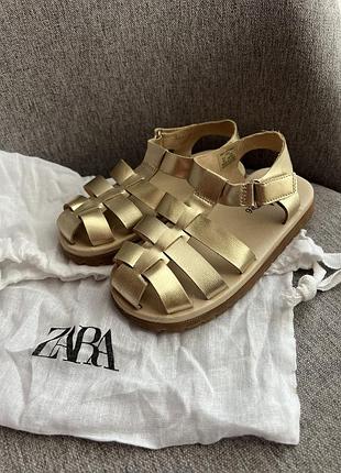 Святкові золоті шкіряні сандалії zara