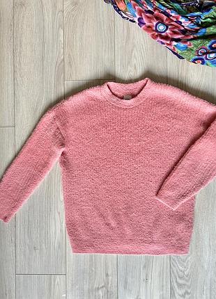 Пухнастий светр