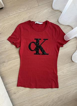 Жіноча футболка