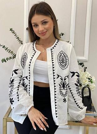 Колоритная рубашка вышиванка, украинская вышиванка, этатно рубашка с вышивкой