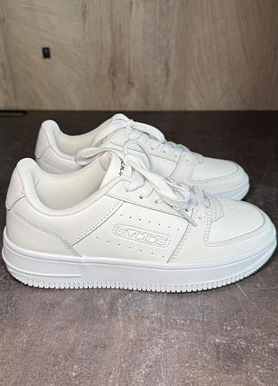 Кроссовки evoids белые