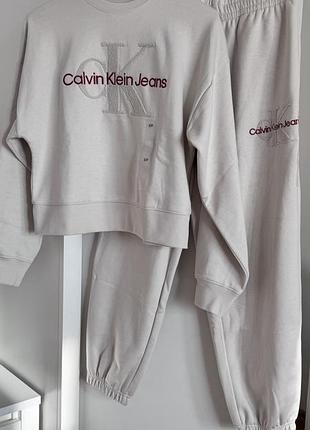 Крутой костюм calvin klein