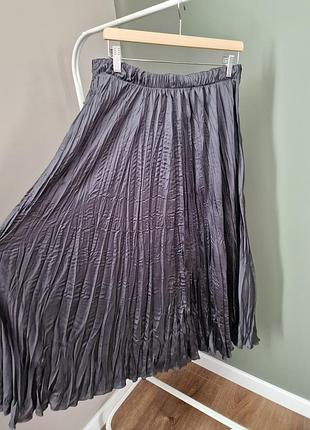 Графитная жатая юбка плиссе primark m - l3 фото