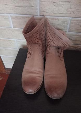 Женские ботинки