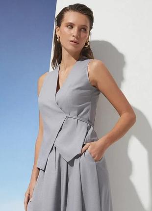 Жіночий літній приталений жилет з льону з зав'язками на талії