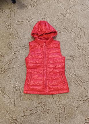 Жилет,жилетка.  красная