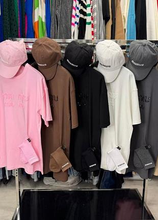 Новинка
футболка+ кепка+шкарпетки
размер на ог от 90-110
котон