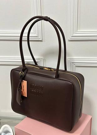 Брендова шкіряна сумка відомого бренду