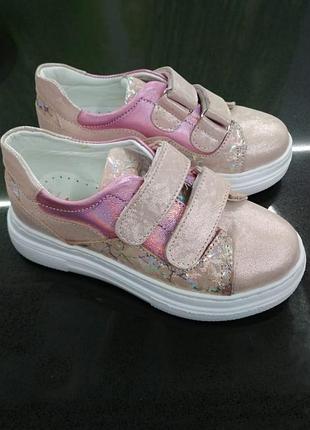 Ортопедические кроссовки на девочку