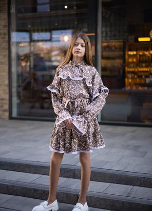 Гарна сукня для дівчинки