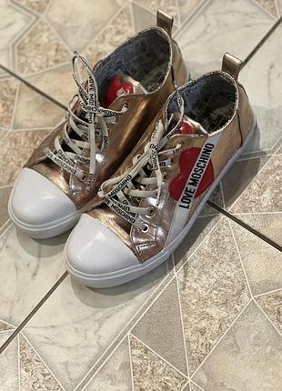 Love moschino кеди