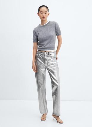 Стильные металлизированные джинсы mango