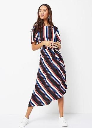 Сукня з асиметричним низом