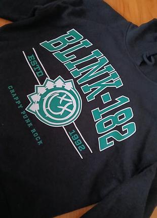 Чорне худі з написом 2