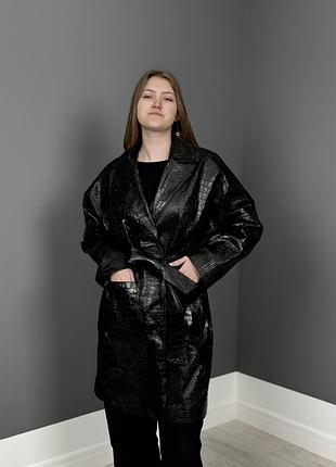 Натуральний жіночий шкіряний плащ під кроводила. плащ чорного кольору, середня довжина. тренч під пояс. туреччина