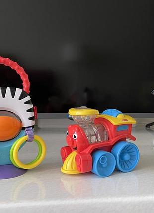 Детская игрушка развивающая погремушка на присоске fisher price песик зебра поезд