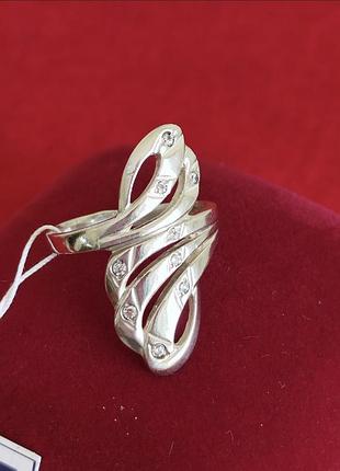 Серебряная кольца с фианитами.