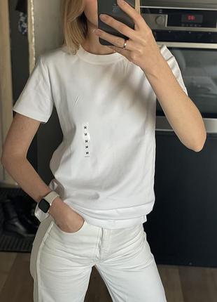 Цупка біла футболка uniqlo, якісна біла футболка