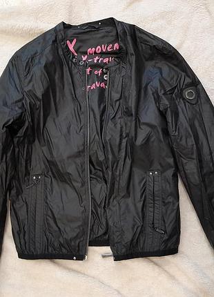 Стильна вітровка куртка