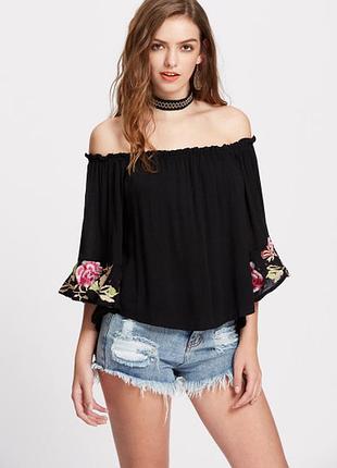 Чорний модний топ з вишивкою і відкритими плечима, рукав кльош-myhalys