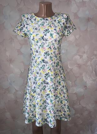 Милое платье в цветочный принт
