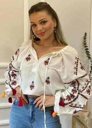 Вышиванка с широкими рукавами и воротниками на затяжке