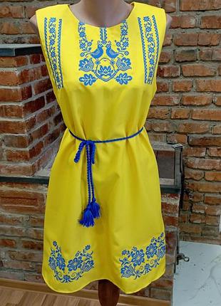 Вышитое платье