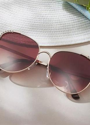 Жіночі сонцезахисні окуляри avon