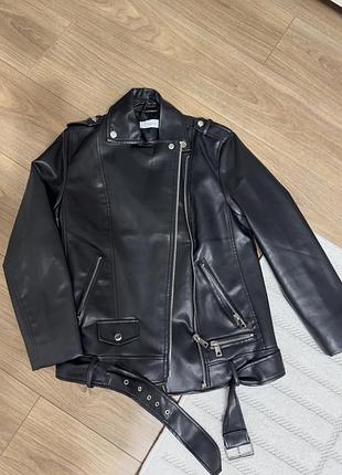 Косуха чорного кольору