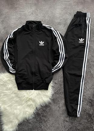 Спортивный костюм adidas
