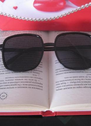 Модні сонцезахисні окуляри
