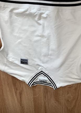 Кофта з вирізом