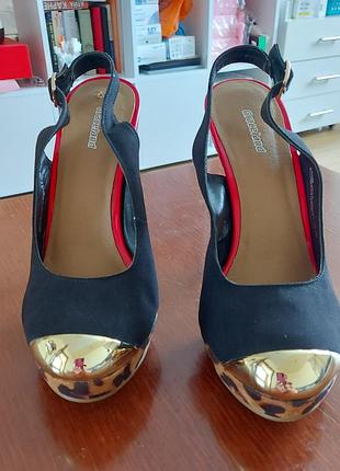 Босоножки на шпильке