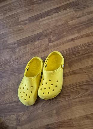 Яркие crocs