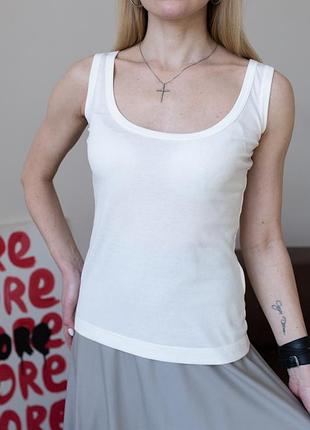 Майка на широких бретельках белая