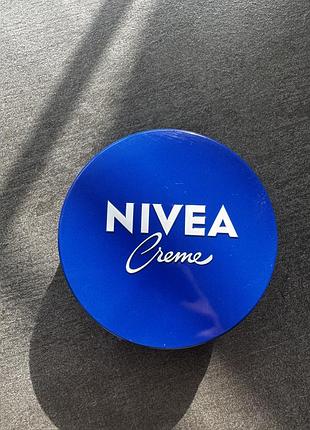 Універсальний зволожувальний крем nivea creme