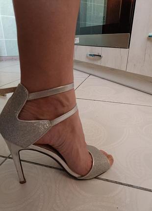 Босоніжки літні