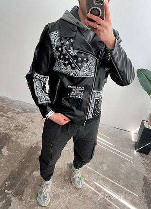 Чоловіча шкіряна куртка високої якості дуже гарний приємний матеріал стильно сидить на тілі