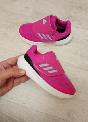 Кросівки на дівчинку adidas оригінал.