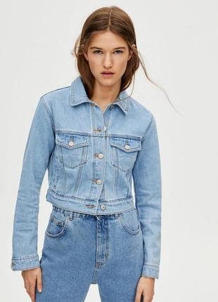 Вкорочена кроп джинсова куртка pull&bear5 фото