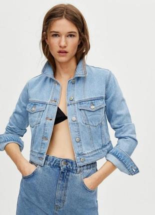 Вкорочена кроп джинсова куртка pull&bear2 фото