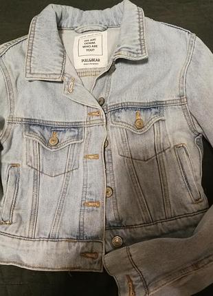 Вкорочена кроп джинсова куртка pull&bear8 фото