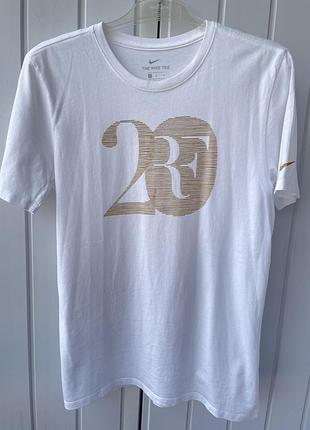 Класна футболка nike