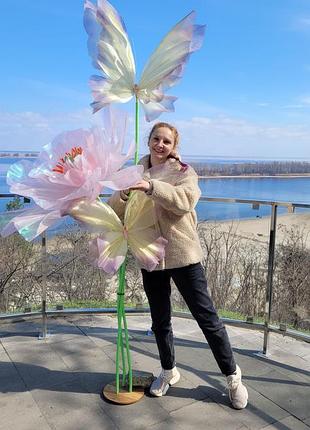 Фотозона квіти з органзи метелики з органзи декорації декор вітрини