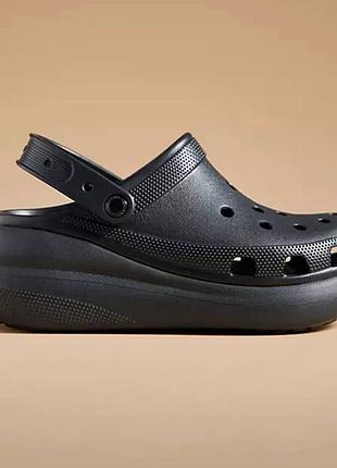 Жіночі шльопанці сабо кроксы на платформе черные crocs classic crush clog black