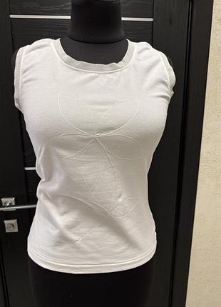 Біла бавовняна майка з сіточкою