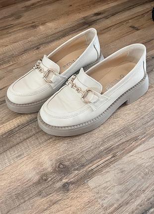 Лоферы кожаные 37 р