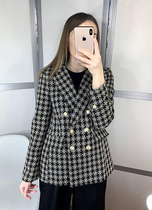 Твидовый двубортный пиджак 😍 золотая фурнитура, красиво держит форму